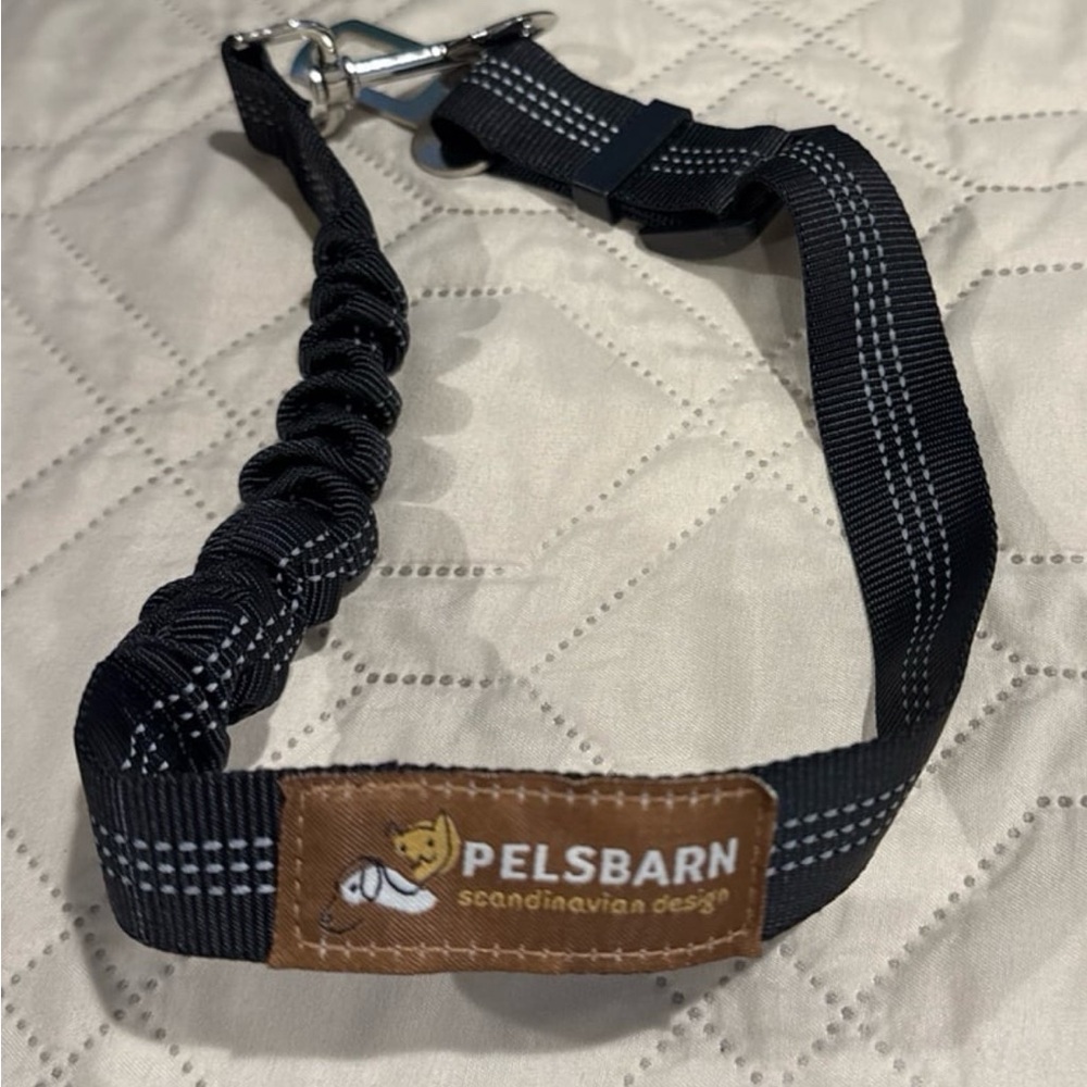 New Pelsbarn Protecting Dog Car Seat with Belt, Dark Gray, Medium - Picture 10 of 12